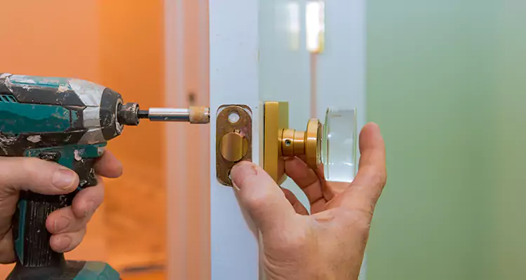 Broken Door Knob Fix in Lake Magdalene, FL