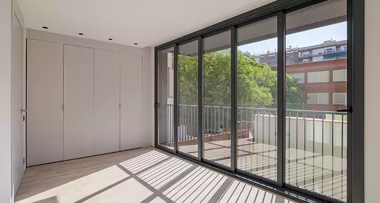 Fix Sliding Screen Door Track in Lake Magdalene, FL